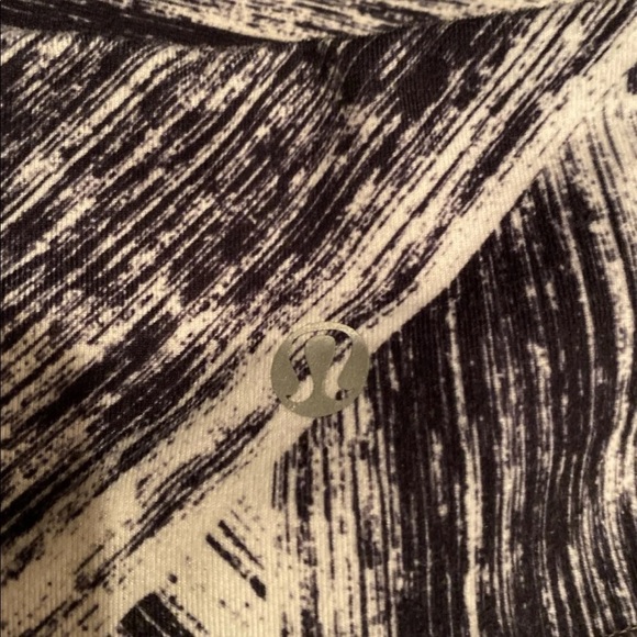 SOLD Lululemon Like New - Picture 6 of 8